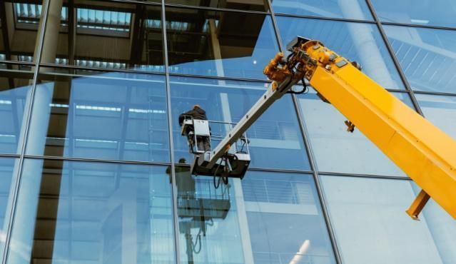 Nettoyage de façade vitrée à Charleroi